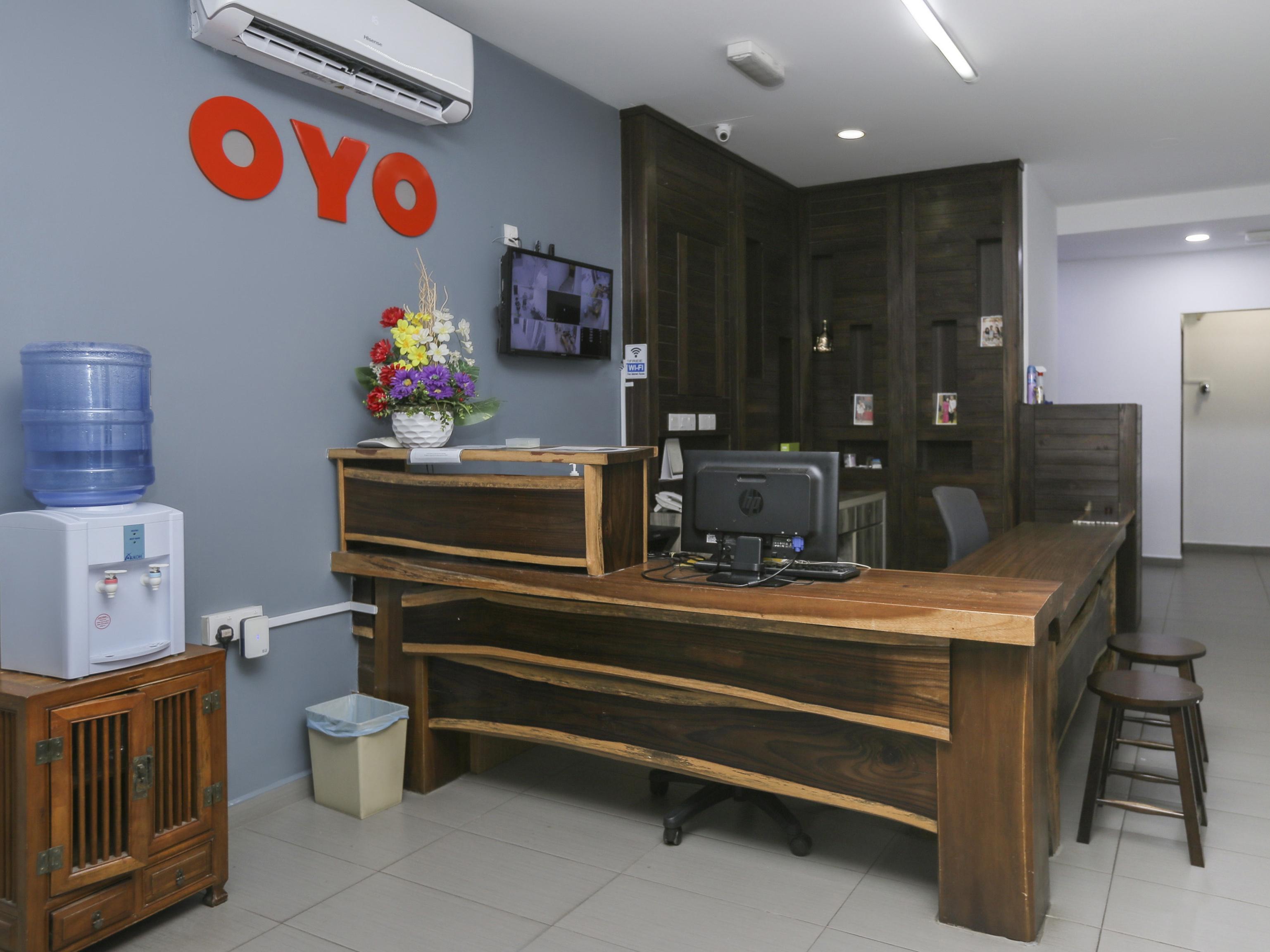 Oyo 89915 East Mount Hotel Kukup Exterior foto