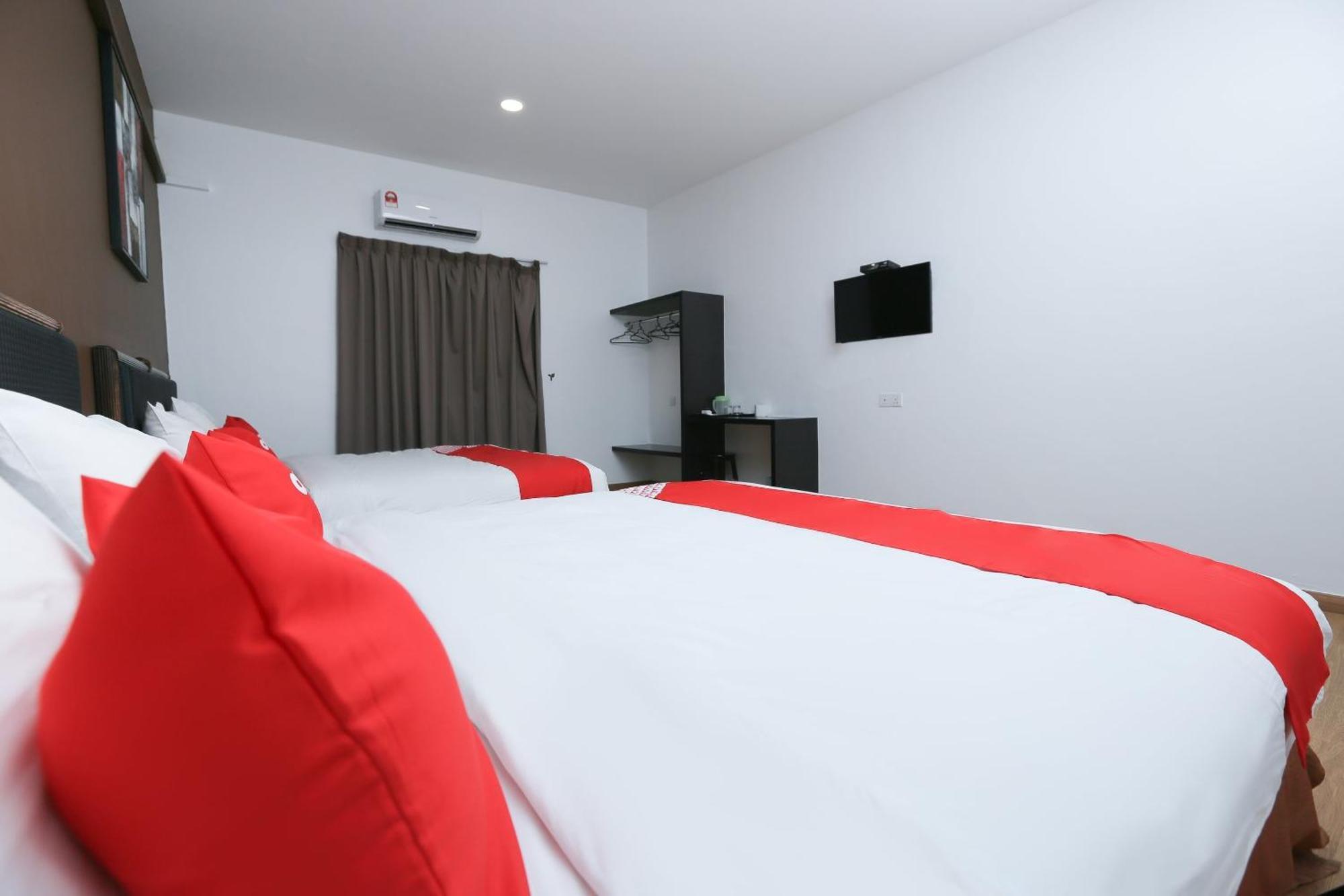 Oyo 89915 East Mount Hotel Kukup Exterior foto