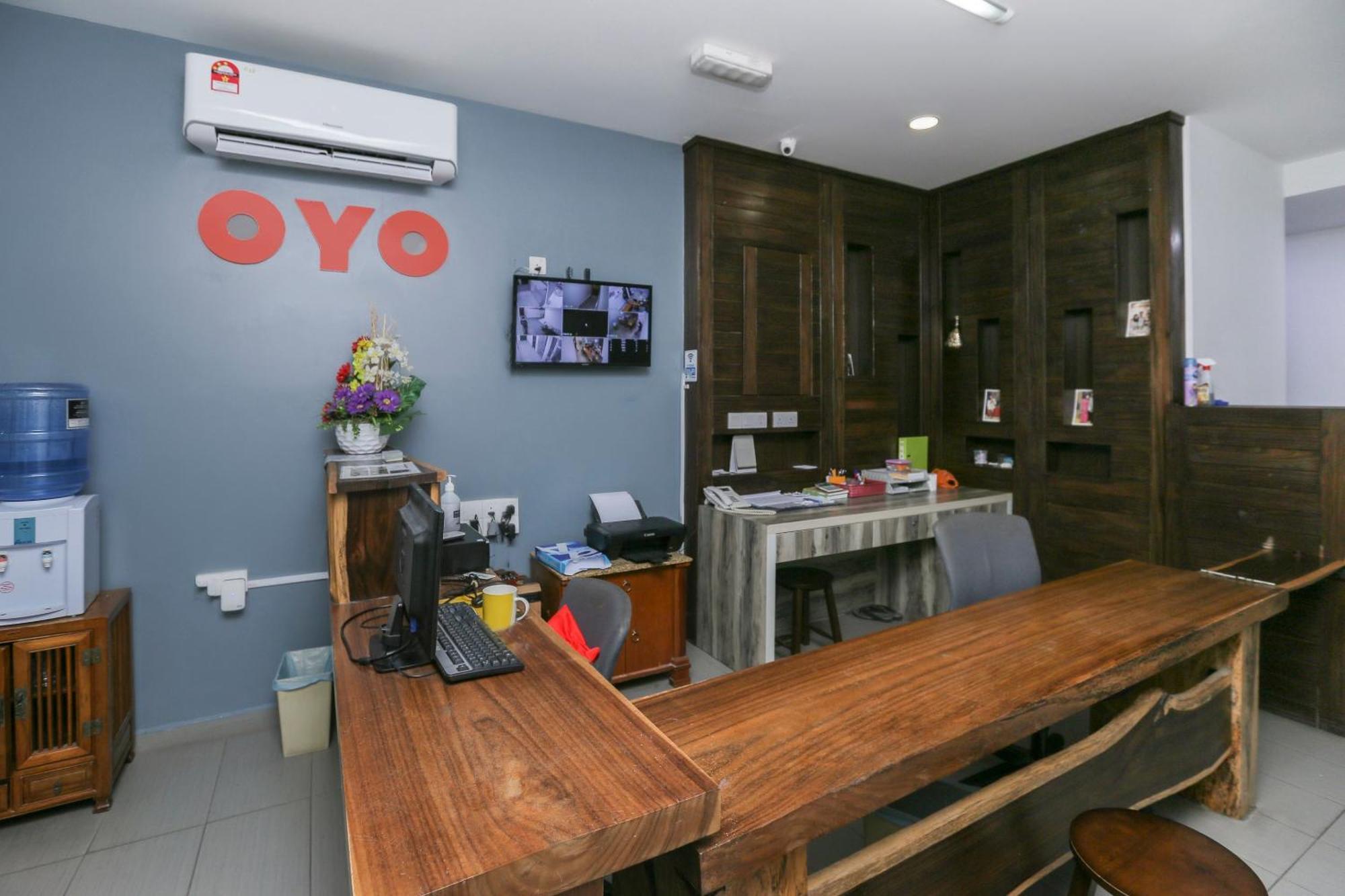 Oyo 89915 East Mount Hotel Kukup Exterior foto